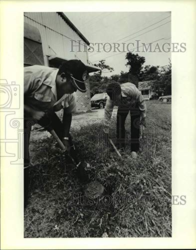 Vintage Photos 1986 People Check Out Water Pollution in Houston Texas - hca58027